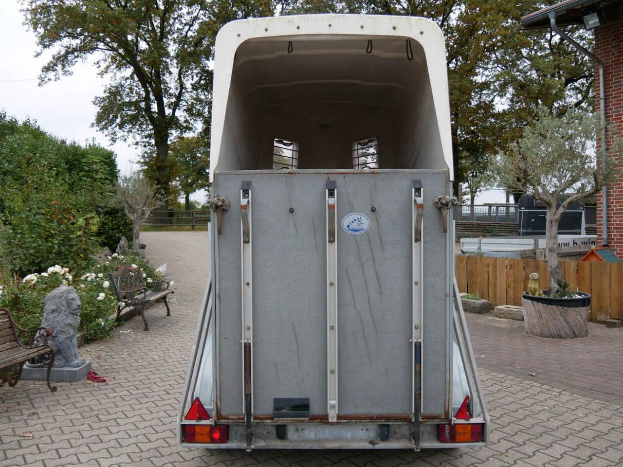 Blomert 1,5 Pferde mit Sattelkammer - مقطورة نقل المواشي: صورة 2 Blomert 1,5 Pferde mit Sattelkammer - مقطورة نقل المواشي: صورة 2