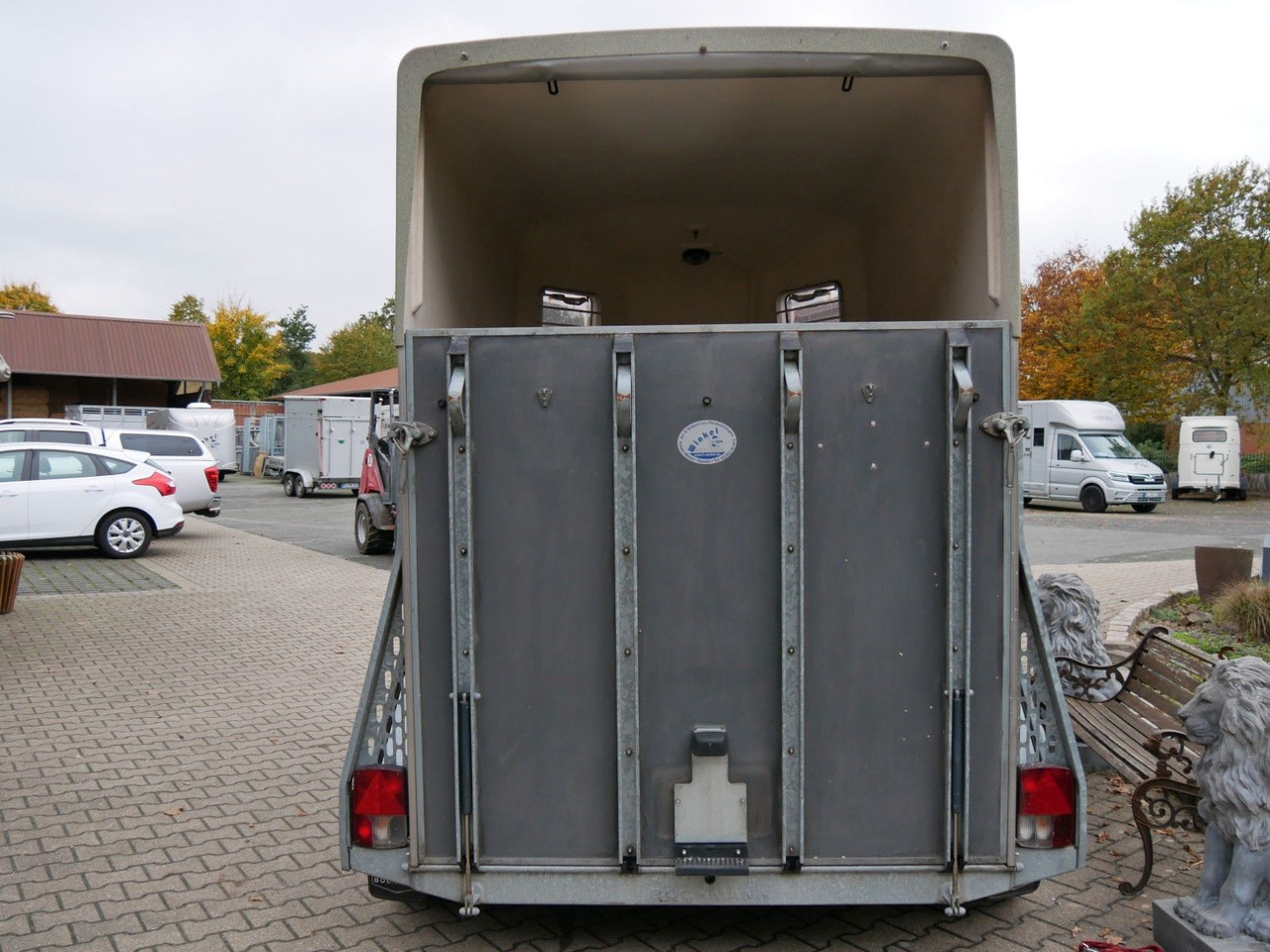 Böckmann Duo mit Sattelkammer - مقطورة نقل المواشي: صورة 3 Böckmann Duo mit Sattelkammer - مقطورة نقل المواشي: صورة 3