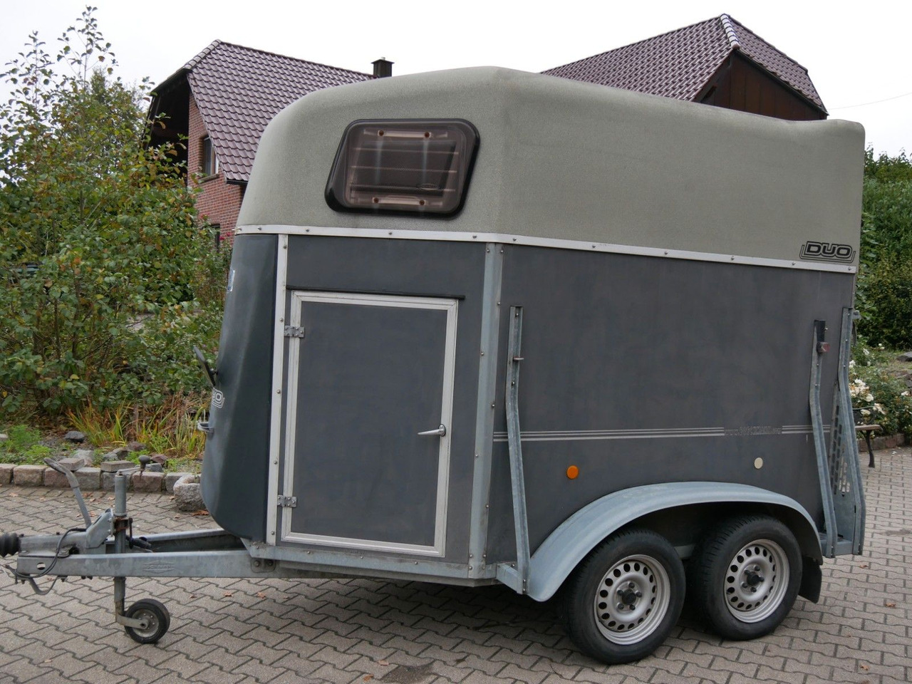 Böckmann Duo mit Sattelkammer - مقطورة نقل المواشي: صورة 1 Böckmann Duo mit Sattelkammer - مقطورة نقل المواشي: صورة 1