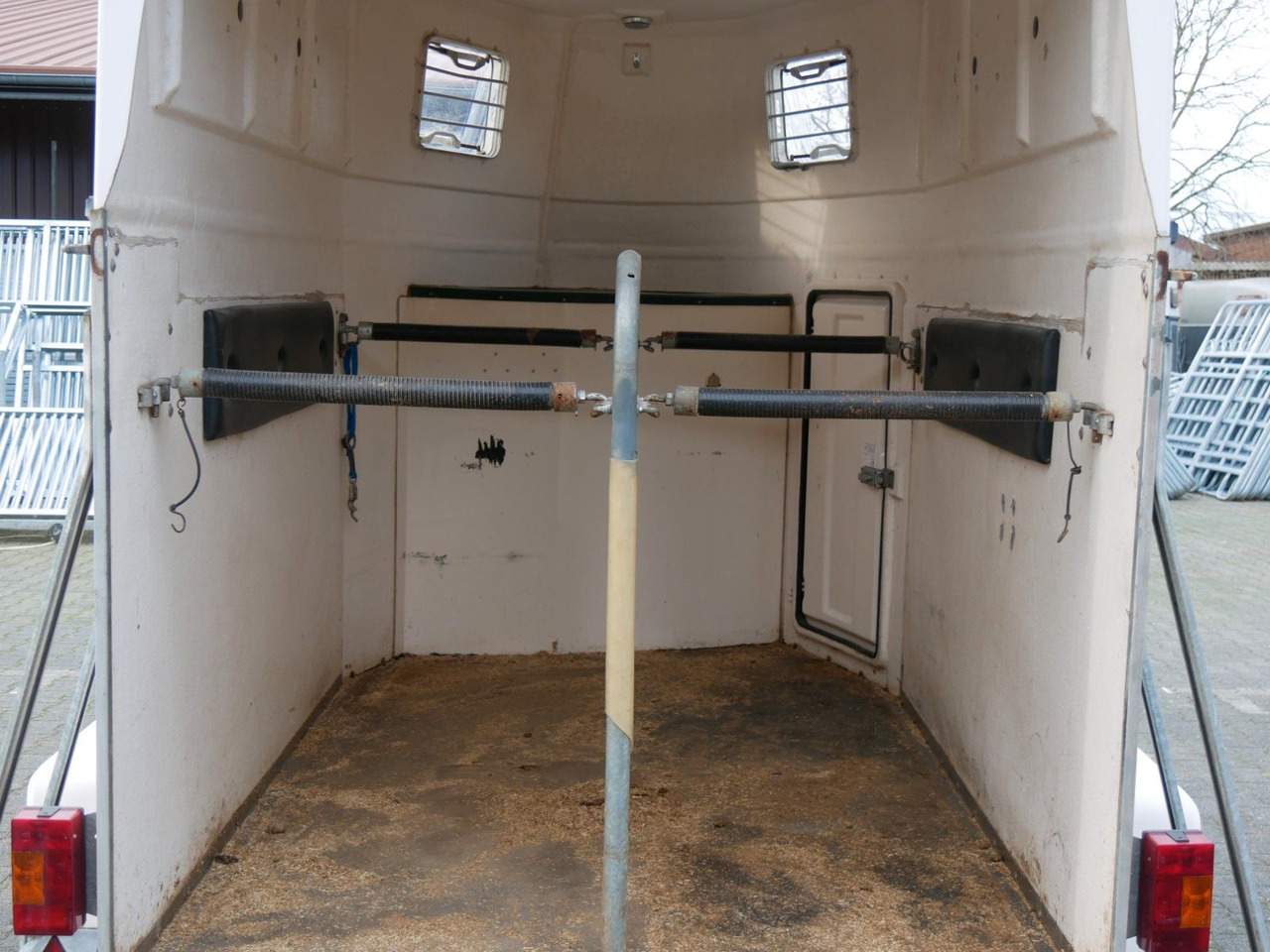 Sluis Vollpoly 2 Pferde mit Sattelkammer - مقطورة نقل المواشي: صورة 5 Sluis Vollpoly 2 Pferde mit Sattelkammer - مقطورة نقل المواشي: صورة 5