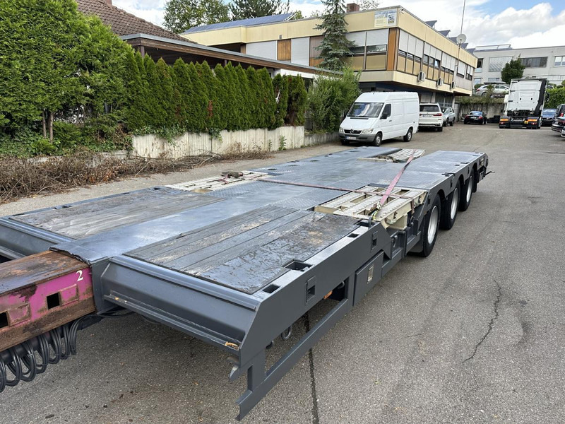 Broshuis Tele Semi Tieflader Luft 4.5 m auszieh u. 3 m verb Tele Semi Tieflader Luft 4.5 m auszieh u. 3 m verbreiterb. - عربة منخفضة مسطحة نصف مقطورة: صورة 5 Broshuis Tele Semi Tieflader Luft 4.5 m auszieh u. 3 m verb Tele Semi Tieflader Luft 4.5 m auszieh u. 3 m verbreiterb. - عربة منخفضة مسطحة نصف مقطورة: صورة 5