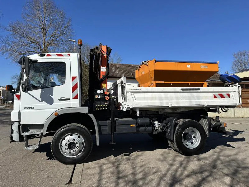 Mercedes-Benz Atego 1318 5 x AK Allrad Kran Palfinger 7001 - شاحنة قلاب, شاحنة كرين: صورة 1 Mercedes-Benz Atego 1318 5 x AK Allrad Kran Palfinger 7001 - شاحنة قلاب, شاحنة كرين: صورة 1