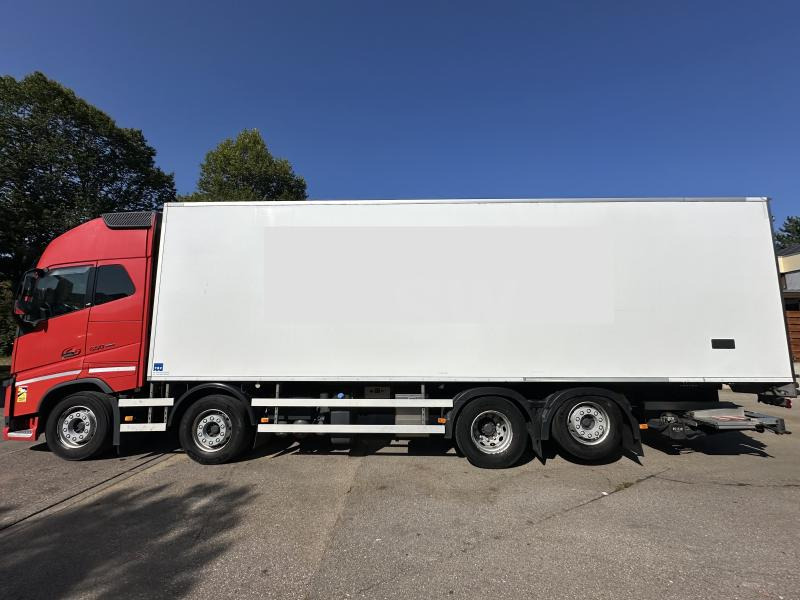 Volvo FH16 550 XL 8x2 Tief Kühlkoffer ThermoKing LBW - شاحنة الفريزر: صورة 2 Volvo FH16 550 XL 8x2 Tief Kühlkoffer ThermoKing LBW - شاحنة الفريزر: صورة 2