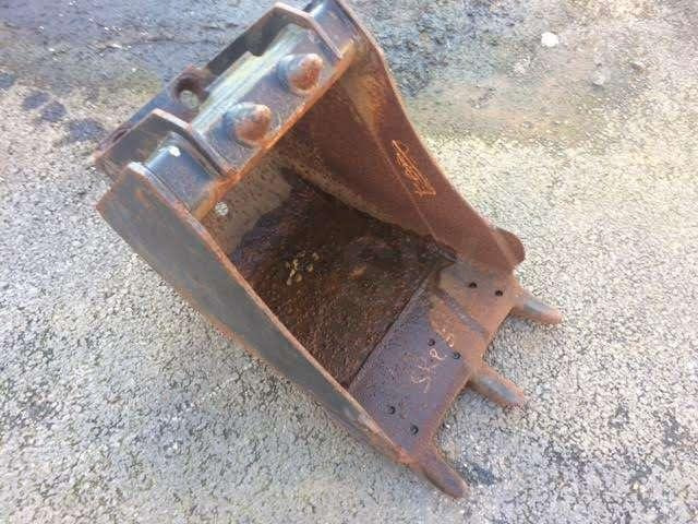 VOLVO 380mm - VOVLO 2,5 Tonnes - بكت حفار: صورة 1 VOLVO 380mm - VOVLO 2,5 Tonnes - بكت حفار: صورة 1