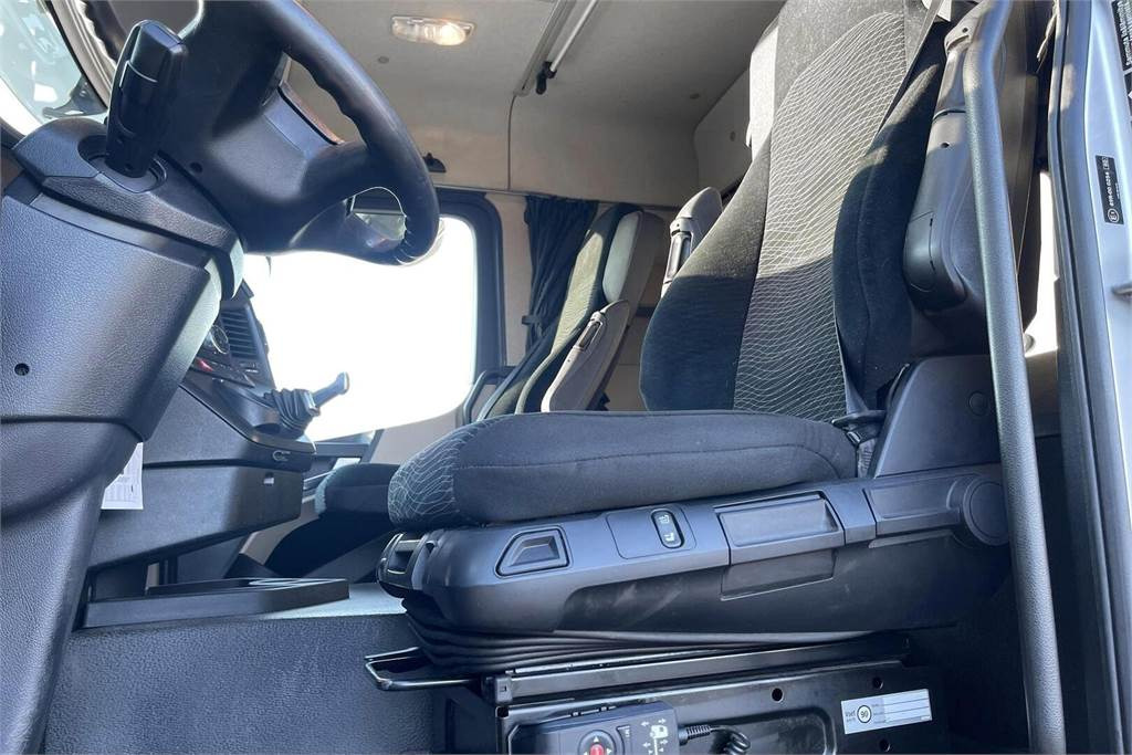 شاحنة صندوق متساوي Mercedes-Benz ACTROS L 2551 6x2 FRC 06/2027: صورة 11