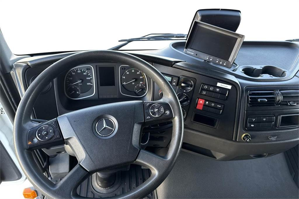 Interior photo 1: شاحنة مقفلة Mercedes-Benz ATEGO 1018L 5,6m Piako Umpikori