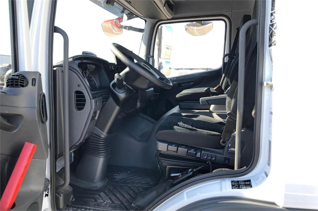 Interior photo 1: وحدة جر Mercedes-Benz ATEGO 1524 L 4x2 7,65m Fokor Ksa-umpikori