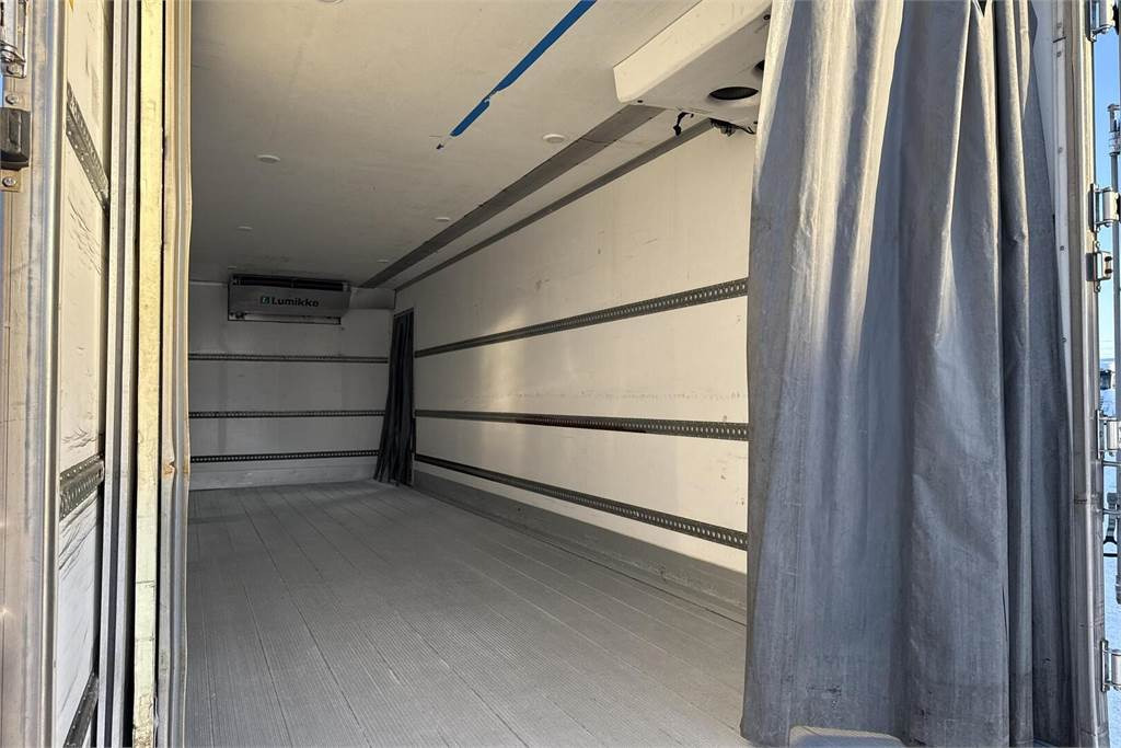 شاحنة صندوق متساوي Mercedes-Benz Actros 1830L 5 SM FRC 2-lämpö(atp10/2025): صورة 9