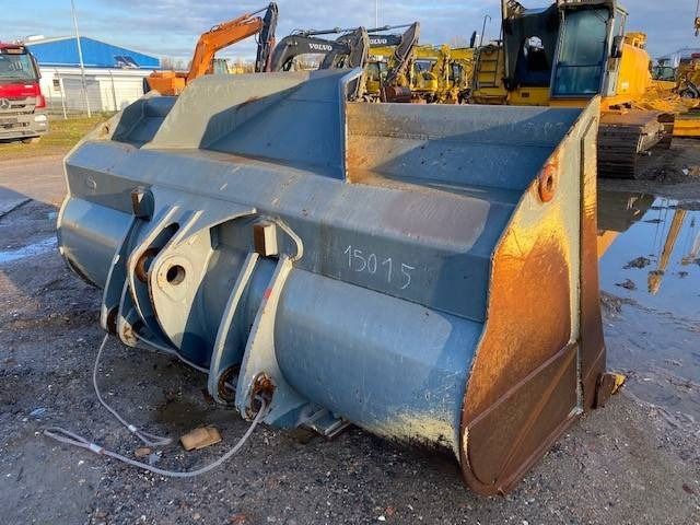 Liebherr (1884) L 586 Schaufel / bucket - اللودر بعجل: صورة 1 Liebherr (1884) L 586 Schaufel / bucket - اللودر بعجل: صورة 1