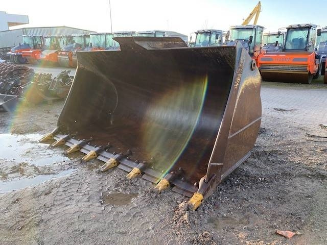 Liebherr (1884) L 586 Schaufel / bucket - اللودر بعجل: صورة 5 Liebherr (1884) L 586 Schaufel / bucket - اللودر بعجل: صورة 5