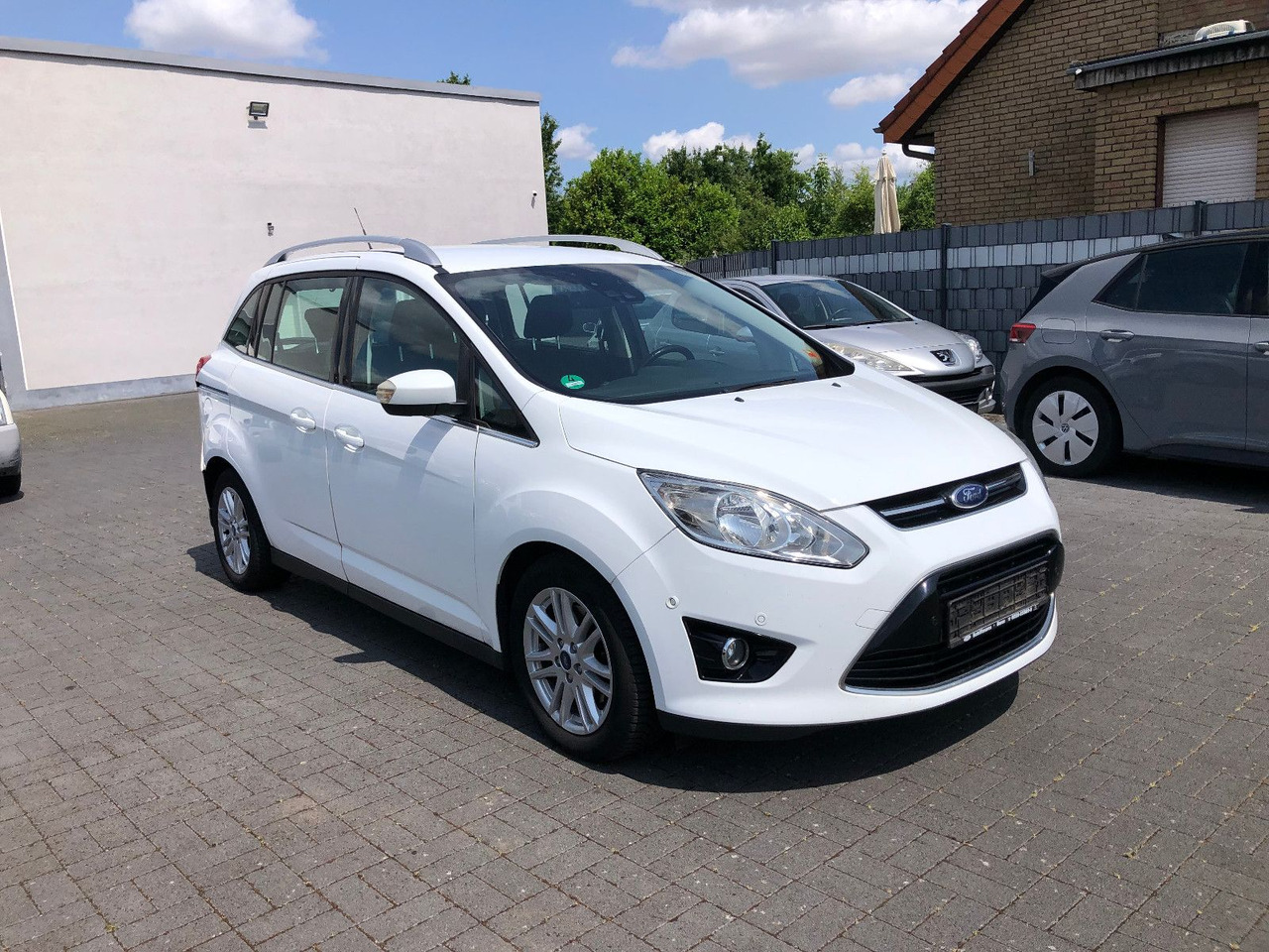 Ford Grand C-Max 2.0 TDCi Titanium - ميكروباص: صورة 1 Ford Grand C-Max 2.0 TDCi Titanium - ميكروباص: صورة 1
