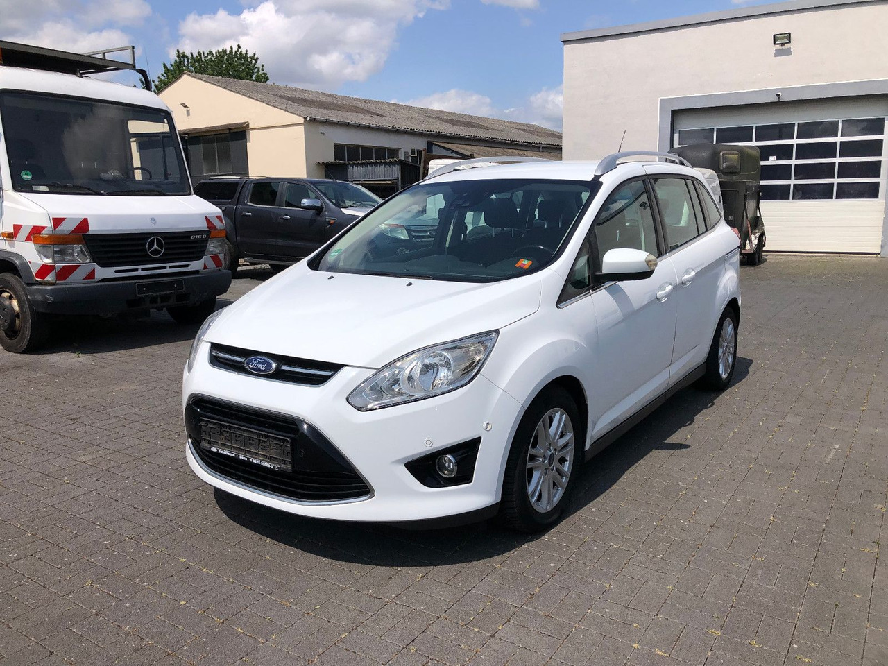 Ford Grand C-Max 2.0 TDCi Titanium - ميكروباص: صورة 3 Ford Grand C-Max 2.0 TDCi Titanium - ميكروباص: صورة 3