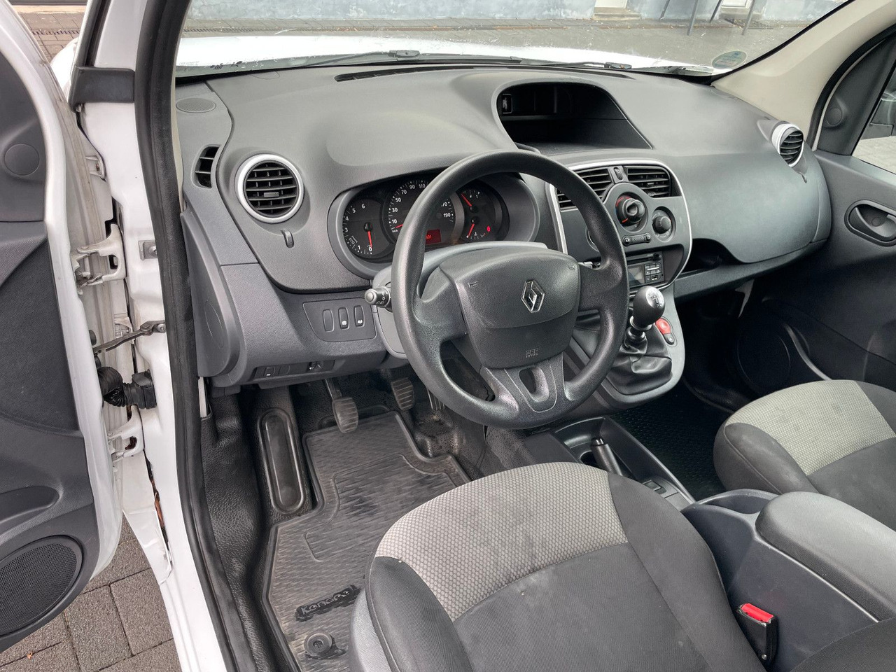 فان المدمجة Renault Kangoo 1.5 dCi Rapid Maxi Extra: صورة 14 فان المدمجة Renault Kangoo 1.5 dCi Rapid Maxi Extra: صورة 14
