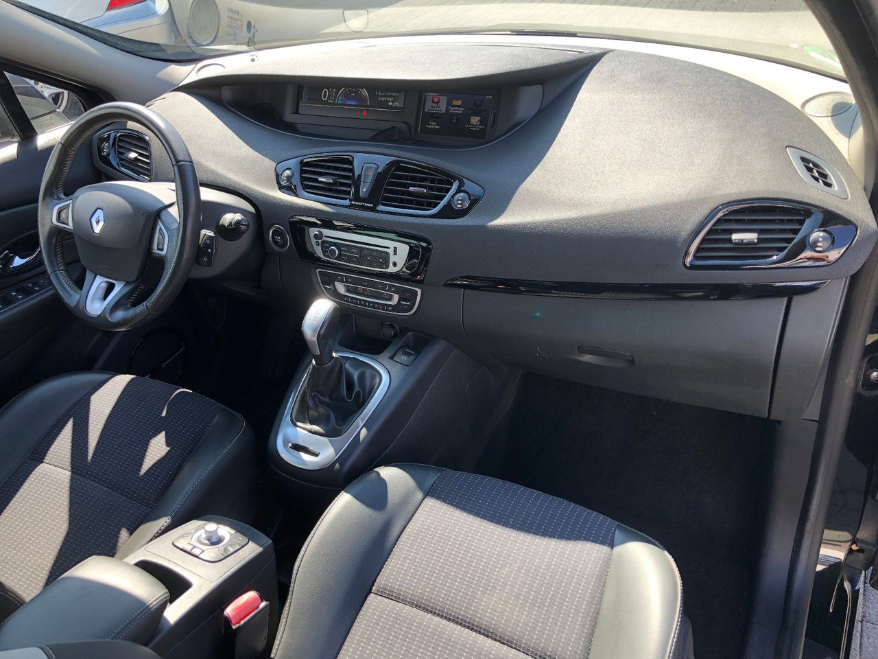 Renault Scenic  Grand 2.0 dCi 150 BOSE Edition,Automatik Renault Scenic  Grand 2.0 dCi 150 BOSE Edition,Automatik: صورة 21