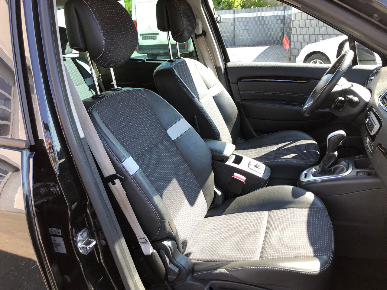 Renault Scenic  Grand 2.0 dCi 150 BOSE Edition,Automatik Renault Scenic  Grand 2.0 dCi 150 BOSE Edition,Automatik: صورة 20