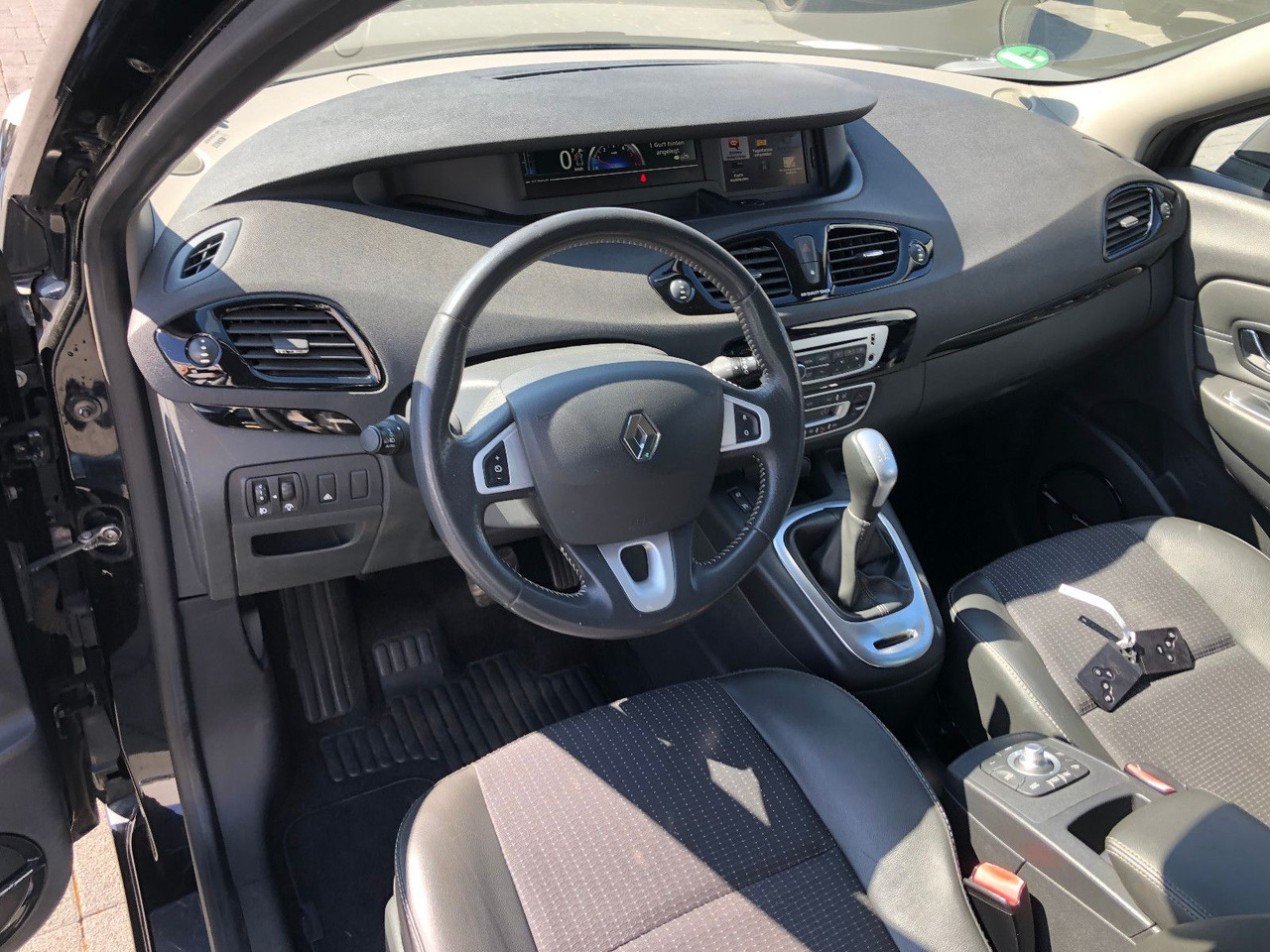 Renault Scenic  Grand 2.0 dCi 150 BOSE Edition,Automatik Renault Scenic  Grand 2.0 dCi 150 BOSE Edition,Automatik: صورة 11