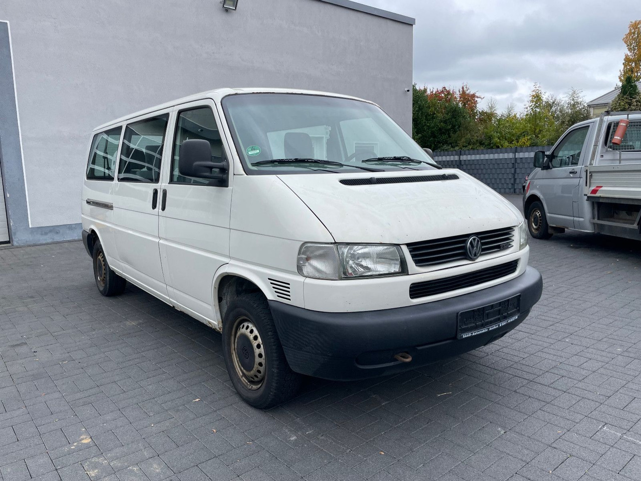 Volkswagen T4 Caravelle 2,5 TDI 75kW syncro lang, 9-Sitzer - ميكروباص: صورة 1 Volkswagen T4 Caravelle 2,5 TDI 75kW syncro lang, 9-Sitzer - ميكروباص: صورة 1