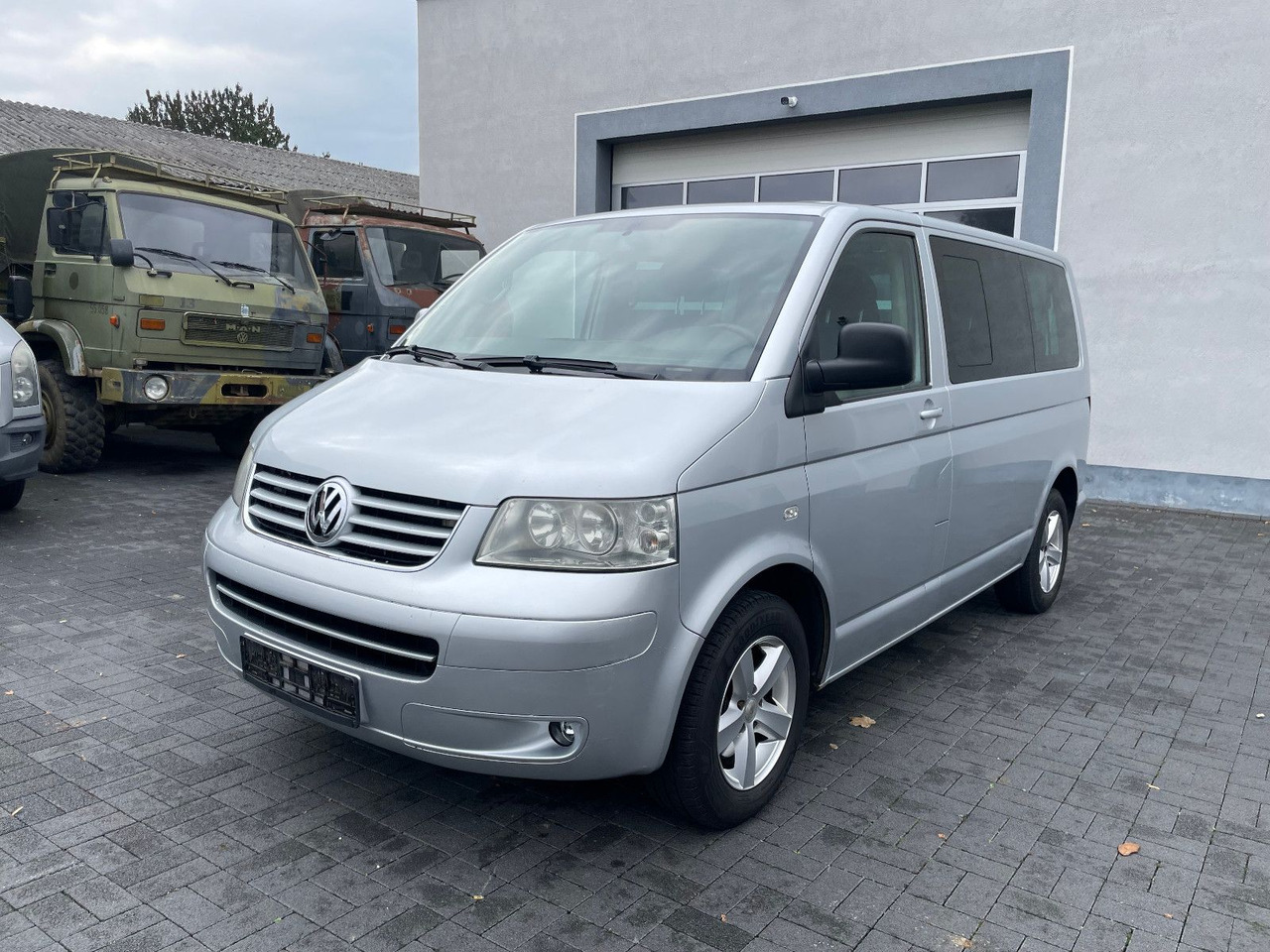 Volkswagen T5 2.5 TDi Caravelle 4Motion 8-Sitzer - ميكروباص: صورة 3 Volkswagen T5 2.5 TDi Caravelle 4Motion 8-Sitzer - ميكروباص: صورة 3