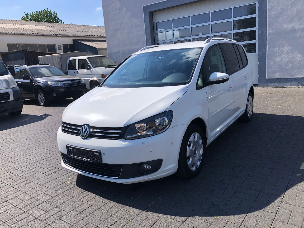 Volkswagen Touran 2.0 TDI Cup, 7-Sitzer - ميكروباص: صورة 1 Volkswagen Touran 2.0 TDI Cup, 7-Sitzer - ميكروباص: صورة 1