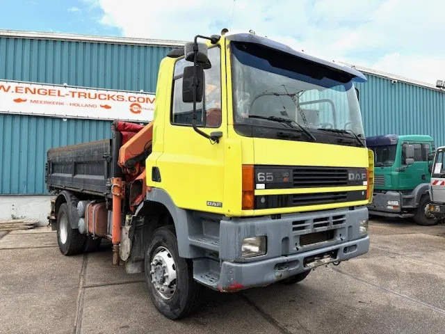 DAF 65 -180ATI 4x4 FULL STEEL 3-WAY KIPPER AND PALFINGER CRANE (EURO 2 / MANUAL GEARBOX / FULL STEEL SUSPENSION / ETC.) - شاحنة قلاب, شاحنة كرين: صورة 2 DAF 65 -180ATI 4x4 FULL STEEL 3-WAY KIPPER AND PALFINGER CRANE (EURO 2 / MANUAL GEARBOX / FULL STEEL SUSPENSION / ETC.) - شاحنة قلاب, شاحنة كرين: صورة 2