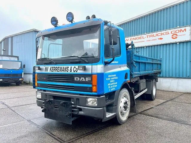DAF 65.210 ATI 4x2 FULL STEEL KIPPER (EURO 2 / MANUAL GEARBOX / FULL STEEL SUSPENSION / P.T.O.) - شاحنة قلاب: صورة 1 DAF 65.210 ATI 4x2 FULL STEEL KIPPER (EURO 2 / MANUAL GEARBOX / FULL STEEL SUSPENSION / P.T.O.) - شاحنة قلاب: صورة 1
