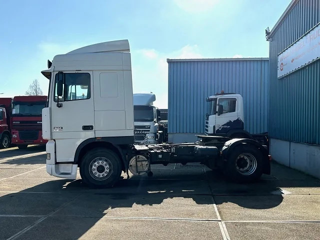 DAF 95.380 XF SPACECAB (EURO 2 / ZF16 MANUAL GEARBOX / D.E.B. ENGINE BRAKE / AIRCONDITIONING) - وحدة جر: صورة 5 DAF 95.380 XF SPACECAB (EURO 2 / ZF16 MANUAL GEARBOX / D.E.B. ENGINE BRAKE / AIRCONDITIONING) - وحدة جر: صورة 5
