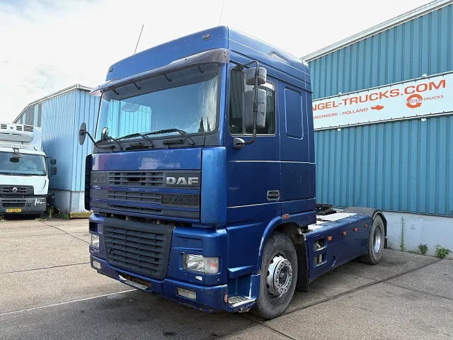 DAF 95.380 XF SPACECAB (EURO 2 / ZF16 MANUAL GEARBOX / HYDRAULIC KIT / P.T.O. / SIDE SKIRTS / AIRCONDITIONING) - وحدة جر: صورة 1 DAF 95.380 XF SPACECAB (EURO 2 / ZF16 MANUAL GEARBOX / HYDRAULIC KIT / P.T.O. / SIDE SKIRTS / AIRCONDITIONING) - وحدة جر: صورة 1