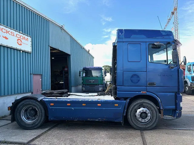 DAF 95.380 XF SPACECAB (EURO 2 / ZF16 MANUAL GEARBOX / HYDRAULIC KIT / P.T.O. / SIDE SKIRTS / AIRCONDITIONING) - وحدة جر: صورة 4 DAF 95.380 XF SPACECAB (EURO 2 / ZF16 MANUAL GEARBOX / HYDRAULIC KIT / P.T.O. / SIDE SKIRTS / AIRCONDITIONING) - وحدة جر: صورة 4