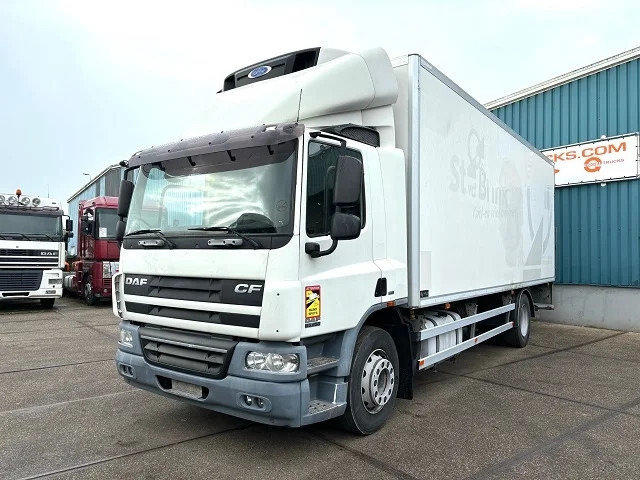 DAF CF 65.250 COOLING TRUCK WITH CARRIER D/E COOLER (EURO 5 / AS-TRONIC / 2.500 KG. LOADING PLATFORM) - شاحنة صندوق متساوي: صورة 1 DAF CF 65.250 COOLING TRUCK WITH CARRIER D/E COOLER (EURO 5 / AS-TRONIC / 2.500 KG. LOADING PLATFORM) - شاحنة صندوق متساوي: صورة 1