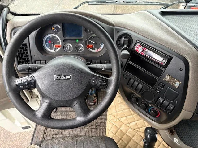 DAF XF 105.460 ATE SPACEAB 4x2 (EURO 5 / ZF MANUAL GEARBOX / ZF-INTARDER / HYDRAULIC KIT / P.T.O. / AIRCONDITIONING / ETC.) DAF XF 105.460 ATE SPACEAB 4x2 (EURO 5 / ZF MANUAL GEARBOX / ZF-INTARDER / HYDRAULIC KIT / P.T.O. / AIRCONDITIONING / ETC.): صورة 7 DAF XF 105.460 ATE SPACEAB 4x2 (EURO 5 / ZF MANUAL GEARBOX / ZF-INTARDER / HYDRAULIC KIT / P.T.O. / AIRCONDITIONING / ETC.) DAF XF 105.460 ATE SPACEAB 4x2 (EURO 5 / ZF MANUAL GEARBOX / ZF-INTARDER / HYDRAULIC KIT / P.T.O. / AIRCONDITIONING / ETC.): صورة 7