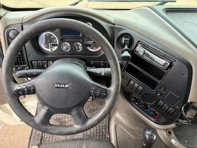 DAF XF 105.460 ATE SPACECAB 4x2 ONLY 835.500 KM (ZF-MANUAL GEARBOX / ZF-INTARDER / AIRCONDITIONING / EURO 5) - وحدة جر: صورة 5 DAF XF 105.460 ATE SPACECAB 4x2 ONLY 835.500 KM (ZF-MANUAL GEARBOX / ZF-INTARDER / AIRCONDITIONING / EURO 5) - وحدة جر: صورة 5