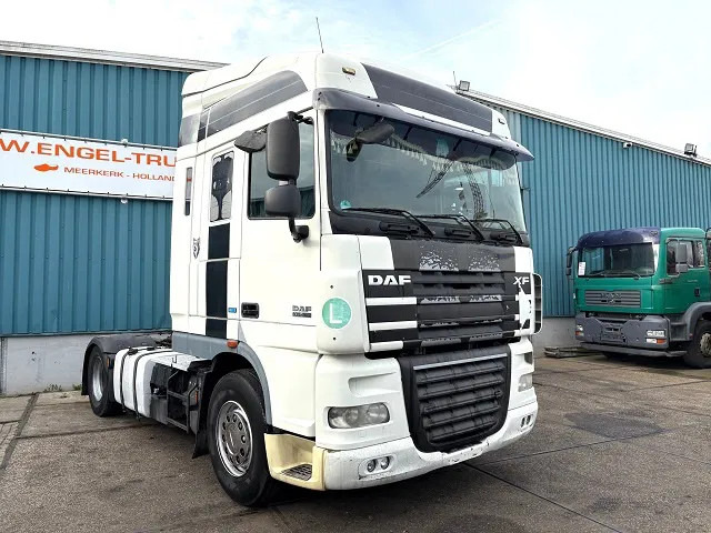 DAF XF 105.460 ATE SPACECAB (EURO 5 / ZF16 MANUAL GEARBOX / 995+500 LITER DIESELTANK / FRIDGE UNDER BED / ETC.) - وحدة جر: صورة 2 DAF XF 105.460 ATE SPACECAB (EURO 5 / ZF16 MANUAL GEARBOX / 995+500 LITER DIESELTANK / FRIDGE UNDER BED / ETC.) - وحدة جر: صورة 2
