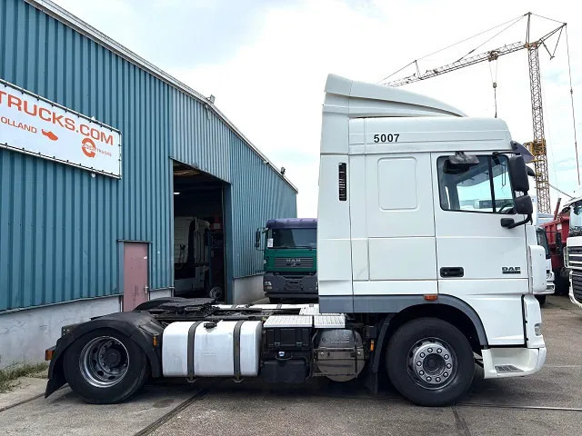 DAF XF 105.460 SPACECAB (4 IDENTICAL UNITS AVAILBLE) (ZF16 MANUAL GEARBOX / MX-BRAKE / 870+430 LITER TANK / FRIDGE / AIRCONDITIONING - وحدة جر: صورة 4 DAF XF 105.460 SPACECAB (4 IDENTICAL UNITS AVAILBLE) (ZF16 MANUAL GEARBOX / MX-BRAKE / 870+430 LITER TANK / FRIDGE / AIRCONDITIONING - وحدة جر: صورة 4