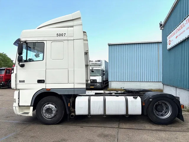 DAF XF 105.460 SPACECAB (4 IDENTICAL UNITS AVAILBLE) (ZF16 MANUAL GEARBOX / MX-BRAKE / 870+430 LITER TANK / FRIDGE / AIRCONDITIONING - وحدة جر: صورة 5 DAF XF 105.460 SPACECAB (4 IDENTICAL UNITS AVAILBLE) (ZF16 MANUAL GEARBOX / MX-BRAKE / 870+430 LITER TANK / FRIDGE / AIRCONDITIONING - وحدة جر: صورة 5