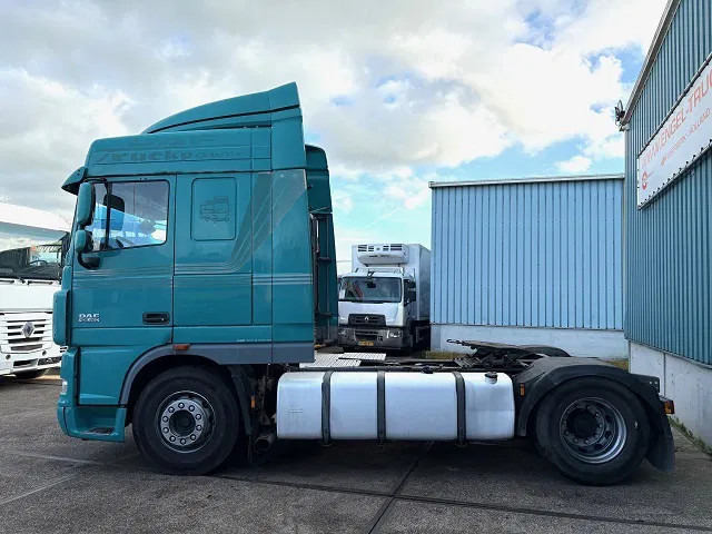 DAF XF 105.460 SPACECAB (EURO 5 / ZF16 MANUAL GEARBOX / P.T.O. / AIRCONDITIONING / FRIDGE UNDER BED / ETC.) - وحدة جر: صورة 4 DAF XF 105.460 SPACECAB (EURO 5 / ZF16 MANUAL GEARBOX / P.T.O. / AIRCONDITIONING / FRIDGE UNDER BED / ETC.) - وحدة جر: صورة 4