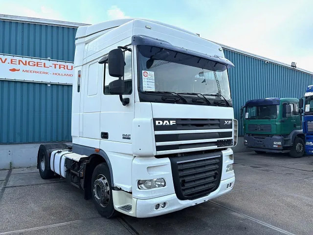 DAF XF 105.460 SPACECAB (ZF-MANUAL GEARBOX / 2x DIESELTANK / MX-ENGINE BRAKE / AIRCONDITIONING / FRIDGE / ETC.) - وحدة جر: صورة 1 DAF XF 105.460 SPACECAB (ZF-MANUAL GEARBOX / 2x DIESELTANK / MX-ENGINE BRAKE / AIRCONDITIONING / FRIDGE / ETC.) - وحدة جر: صورة 1