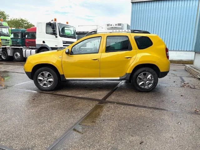 Dacia Duster 1.5DCI 4x4 MINI MPV (6 GEARS MANUAL GEARBOX / AIRCONDITIONING / CRUISE CONTROL / ETC.) - سيارة: صورة 5 Dacia Duster 1.5DCI 4x4 MINI MPV (6 GEARS MANUAL GEARBOX / AIRCONDITIONING / CRUISE CONTROL / ETC.) - سيارة: صورة 5