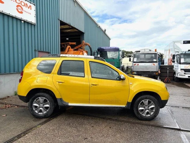 Dacia Duster 1.5DCI 4x4 MINI MPV (6 GEARS MANUAL GEARBOX / AIRCONDITIONING / CRUISE CONTROL / ETC.) - سيارة: صورة 4 Dacia Duster 1.5DCI 4x4 MINI MPV (6 GEARS MANUAL GEARBOX / AIRCONDITIONING / CRUISE CONTROL / ETC.) - سيارة: صورة 4