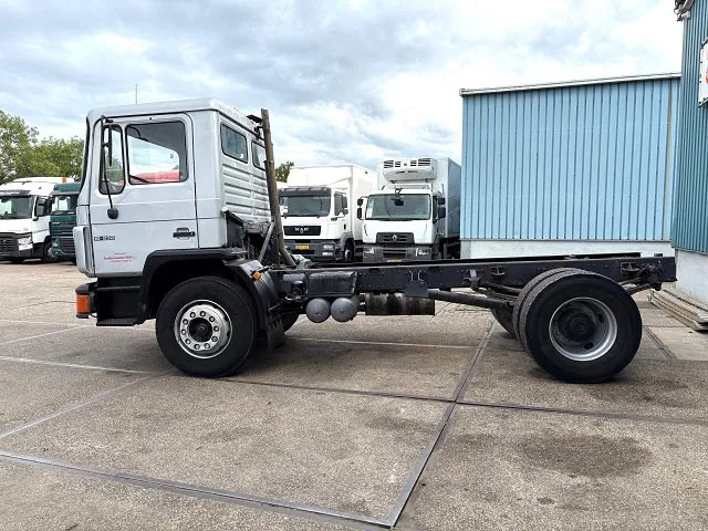 MAN 18 18.232 4x2 FULL STEEL CHASSIS (MANUAL GEARBOX / FULL STEEL SUSPENSION / REDUCTION AXLE) - شاحنة هيكل كابينة: صورة 5 MAN 18 18.232 4x2 FULL STEEL CHASSIS (MANUAL GEARBOX / FULL STEEL SUSPENSION / REDUCTION AXLE) - شاحنة هيكل كابينة: صورة 5