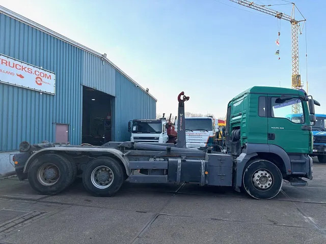 MAN TGA 26.360BB 6x4 FULL STEEL MULTILIFT HOOK-ARM (ZF16 MANUAL GEARBOX / FULL STEEL SUSPENSION / REDUCTION AXLES / AIRCONDITIONING) - شاحنة ذات خطاف: صورة 4 MAN TGA 26.360BB 6x4 FULL STEEL MULTILIFT HOOK-ARM (ZF16 MANUAL GEARBOX / FULL STEEL SUSPENSION / REDUCTION AXLES / AIRCONDITIONING) - شاحنة ذات خطاف: صورة 4