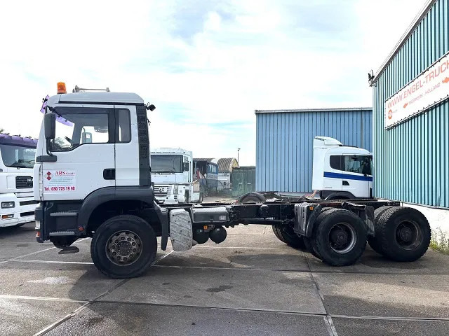 MAN TGA 33.460 6x4 FULL STEEL CHASSIS (6-CILINDER HEADS) (ZF16 MANUAL GEARBOX / FULL STEEL SUSPENSION / REDUCTIONS AXLES / AIRCONDIT - شاحنة هيكل كابينة: صورة 5 MAN TGA 33.460 6x4 FULL STEEL CHASSIS (6-CILINDER HEADS) (ZF16 MANUAL GEARBOX / FULL STEEL SUSPENSION / REDUCTIONS AXLES / AIRCONDIT - شاحنة هيكل كابينة: صورة 5