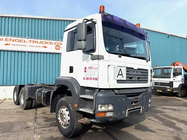 MAN TGA 33.460 6x4 FULL STEEL CHASSIS (6-CILINDER HEADS) (ZF16 MANUAL GEARBOX / FULL STEEL SUSPENSION / REDUCTIONS AXLES / AIRCONDIT - شاحنة هيكل كابينة: صورة 2 MAN TGA 33.460 6x4 FULL STEEL CHASSIS (6-CILINDER HEADS) (ZF16 MANUAL GEARBOX / FULL STEEL SUSPENSION / REDUCTIONS AXLES / AIRCONDIT - شاحنة هيكل كابينة: صورة 2