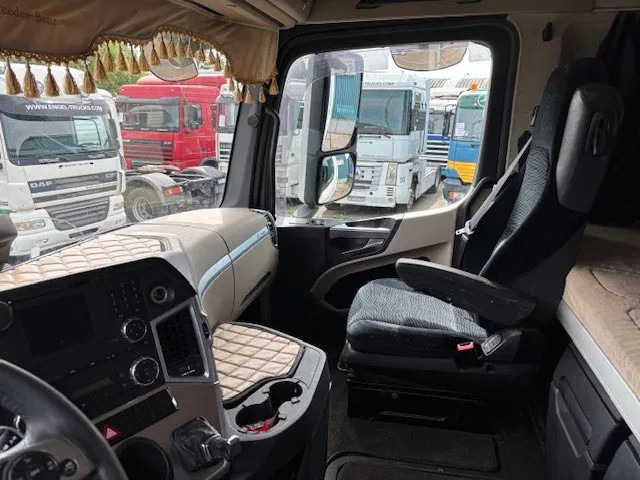 Mercedes-Benz Actros 1845 LS BIGSPACE (RETARDER / EURO 5 / TELLIGENT GEARBOX / FULL SPOILERSET / 2x DIESELTANK / AIRCONDITIONING) Mercedes-Benz Actros 1845 LS BIGSPACE (RETARDER / EURO 5 / TELLIGENT GEARBOX / FULL SPOILERSET / 2x DIESELTANK / AIRCONDITIONING): صورة 11