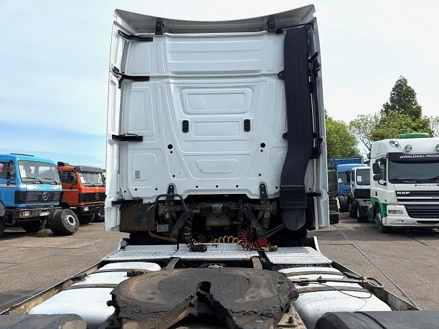 Mercedes-Benz Actros 1845 LS BIGSPACE (RETARDER / EURO 5 / TELLIGENT GEARBOX / FULL SPOILERSET / 2x DIESELTANK / AIRCONDITIONING) Mercedes-Benz Actros 1845 LS BIGSPACE (RETARDER / EURO 5 / TELLIGENT GEARBOX / FULL SPOILERSET / 2x DIESELTANK / AIRCONDITIONING): صورة 13