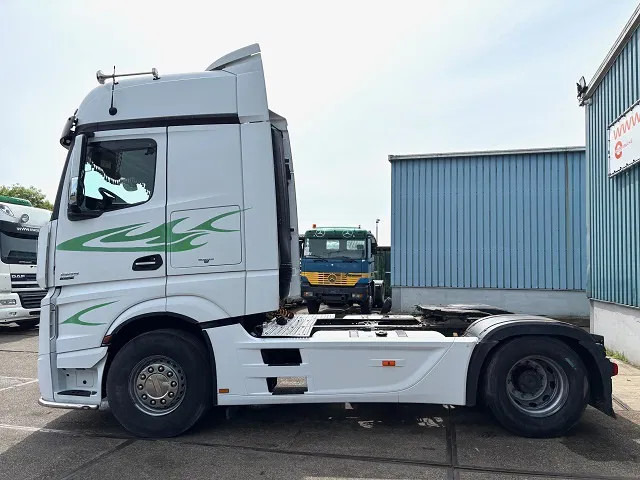Mercedes-Benz Actros 1845 LS BIGSPACE (RETARDER / EURO 5 / TELLIGENT GEARBOX / FULL SPOILERSET / 2x DIESELTANK / AIRCONDITIONING) - وحدة جر: صورة 5 Mercedes-Benz Actros 1845 LS BIGSPACE (RETARDER / EURO 5 / TELLIGENT GEARBOX / FULL SPOILERSET / 2x DIESELTANK / AIRCONDITIONING) - وحدة جر: صورة 5