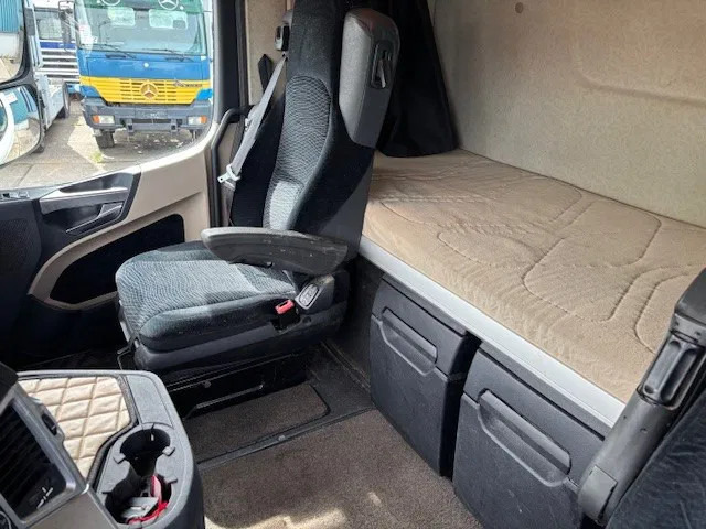 Mercedes-Benz Actros 1845 LS BIGSPACE (RETARDER / EURO 5 / TELLIGENT GEARBOX / FULL SPOILERSET / 2x DIESELTANK / AIRCONDITIONING) Mercedes-Benz Actros 1845 LS BIGSPACE (RETARDER / EURO 5 / TELLIGENT GEARBOX / FULL SPOILERSET / 2x DIESELTANK / AIRCONDITIONING): صورة 12