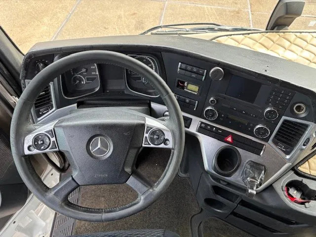 Mercedes-Benz Actros 1845 LS BIGSPACE (RETARDER / EURO 5 / TELLIGENT GEARBOX / FULL SPOILERSET / 2x DIESELTANK / AIRCONDITIONING) Mercedes-Benz Actros 1845 LS BIGSPACE (RETARDER / EURO 5 / TELLIGENT GEARBOX / FULL SPOILERSET / 2x DIESELTANK / AIRCONDITIONING): صورة 6