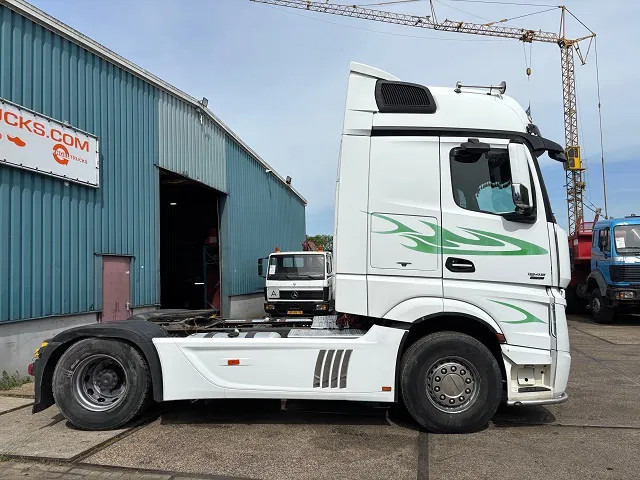 Mercedes-Benz Actros 1845 LS BIGSPACE (RETARDER / EURO 5 / TELLIGENT GEARBOX / FULL SPOILERSET / 2x DIESELTANK / AIRCONDITIONING) - وحدة جر: صورة 4 Mercedes-Benz Actros 1845 LS BIGSPACE (RETARDER / EURO 5 / TELLIGENT GEARBOX / FULL SPOILERSET / 2x DIESELTANK / AIRCONDITIONING) - وحدة جر: صورة 4