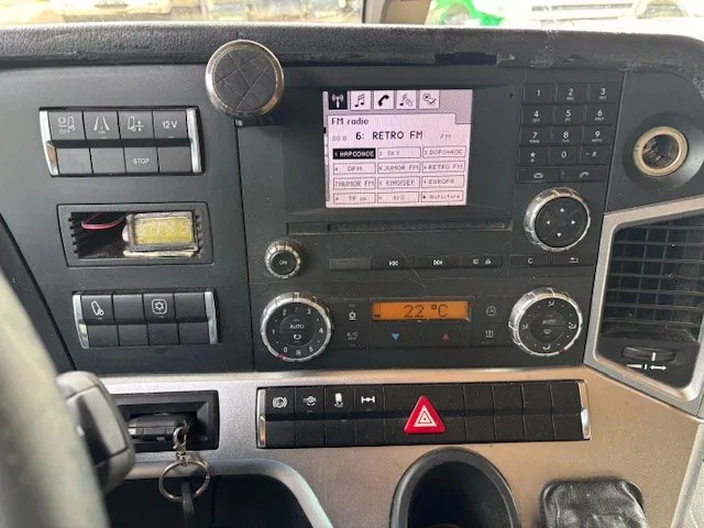 Mercedes-Benz Actros 1845 LS BIGSPACE (RETARDER / EURO 5 / TELLIGENT GEARBOX / FULL SPOILERSET / 2x DIESELTANK / AIRCONDITIONING) Mercedes-Benz Actros 1845 LS BIGSPACE (RETARDER / EURO 5 / TELLIGENT GEARBOX / FULL SPOILERSET / 2x DIESELTANK / AIRCONDITIONING): صورة 9