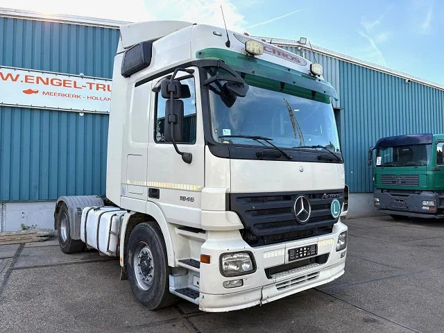 Mercedes-Benz Actros 1846 LS (MP2) (EPS WITH CLUTCH (3 PEDALS) / RETARDER / AIRCONDITIONING / ETC) - وحدة جر: صورة 2 Mercedes-Benz Actros 1846 LS (MP2) (EPS WITH CLUTCH (3 PEDALS) / RETARDER / AIRCONDITIONING / ETC) - وحدة جر: صورة 2
